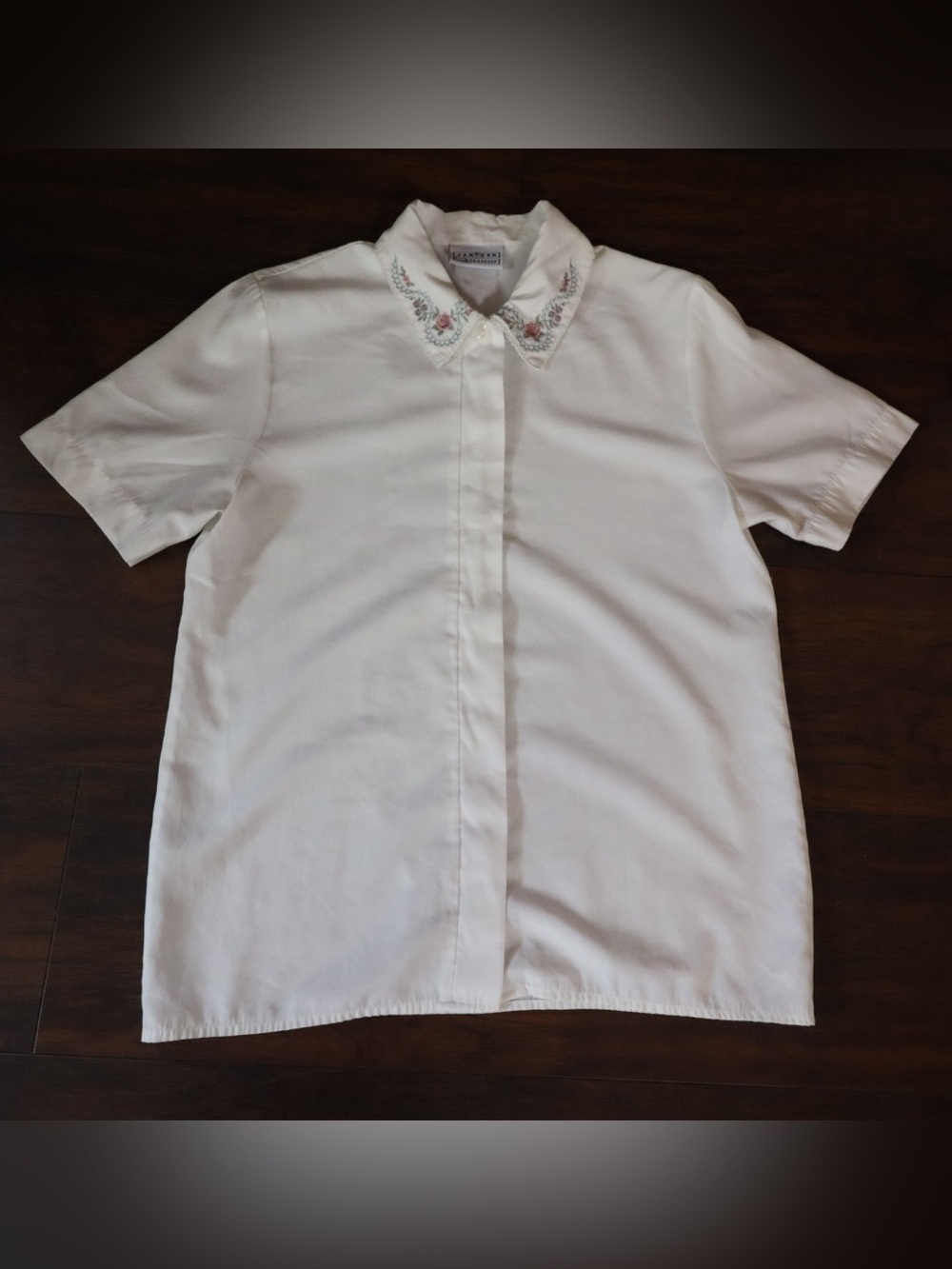 Vintage Jantzen White Short Sleeve Blouse with Embroidered Collar - Picture 2 of 7